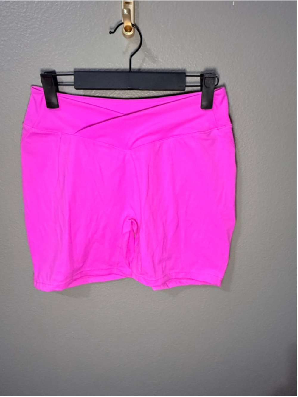 Alphalete tenacity shorts
WRAP MID RISE SHORT Hot Pink XL